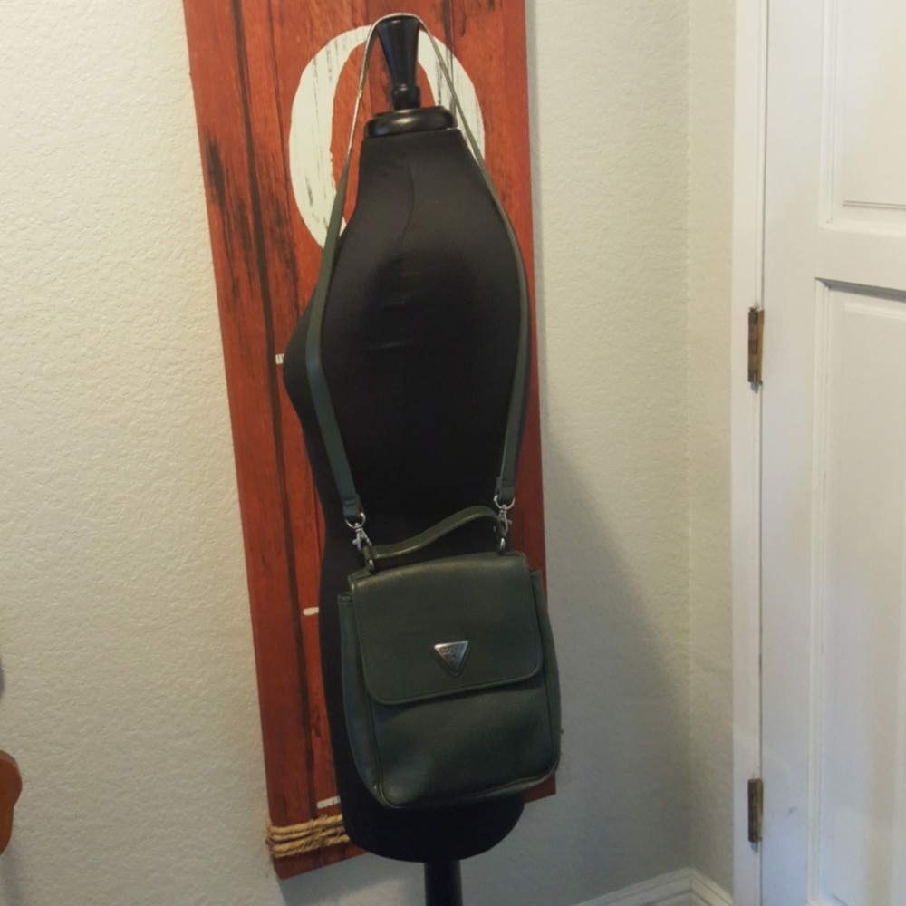Guess satchel purse with magnetic closer